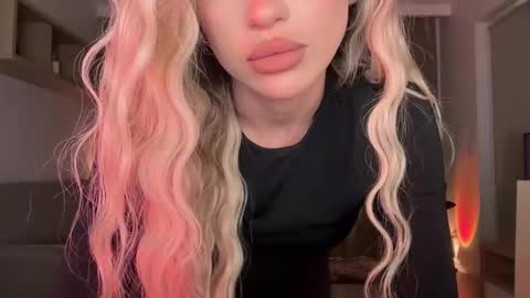 Julia R Le online show from October 15, 9:04 pm