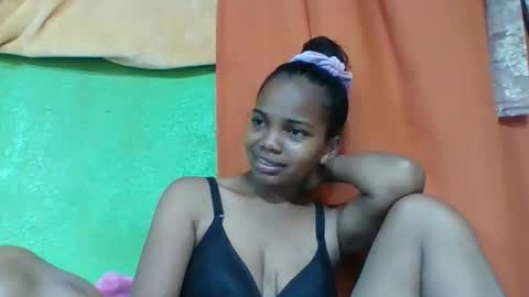 juliah02 online show from April 1, 7:22 pm