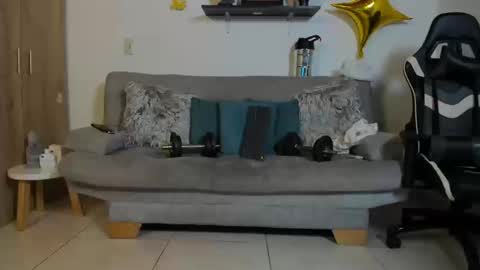 julian_wallace online show from September 10, 3:02 pm