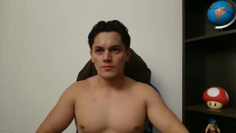 julian_wallace1 online show from July 18, 1:29 am