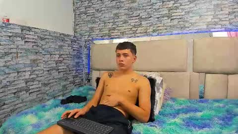Snapshot of julian_wolf18 chatting on October 24, 5:47 pm julian online show from October 24, 5:47 pm