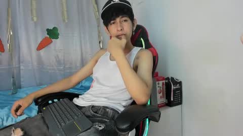 Julian online show from April 7, 7:27 pm