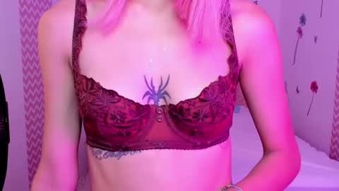 Snapshot of juliana_reynolds chatting on September 25, 1:40 pm juliana online show from September 25, 1:40 pm
