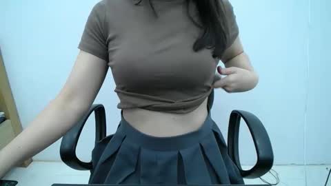 julie9x online show from November 29, 11:56 pm