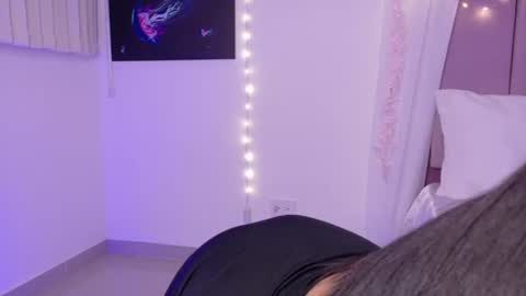 Juliet Bennet online show from June 19, 1:44 am