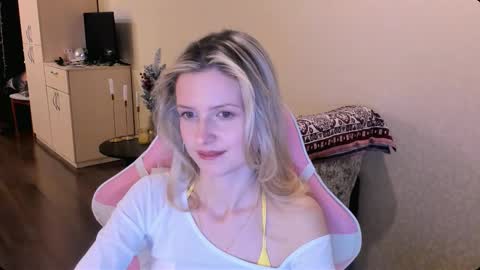 Julie online show from November 18, 4:43 pm