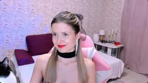 Julie online show from December 7, 3:58 pm