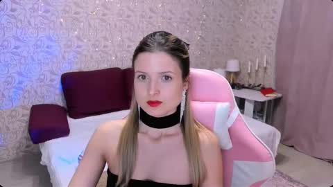 Julie online show from December 7, 7:05 pm