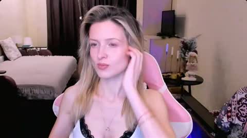 Julie online show from January 14, 4:04 pm