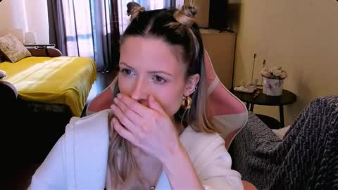 Julie online show from February 20, 6:19 am