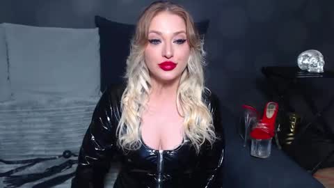 julia online show from March 20, 12:37 am