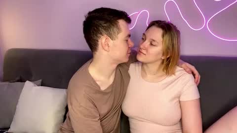 Julie and Thomas online show from November 21, 8:12 am