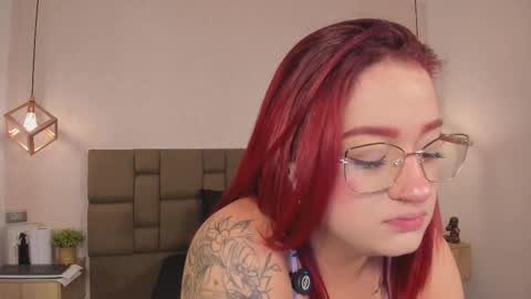 Julieth online show from March 18, 4:18 am