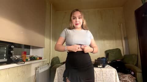 Mia online show from November 4, 8:21 pm