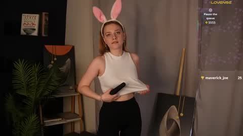 Mia online show from September 21, 3:54 am