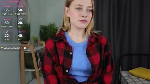 Mia online show from October 29, 3:19 am