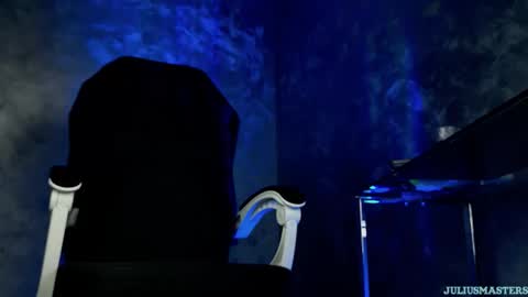 JULiUS   online show from March 26, 10:37 pm