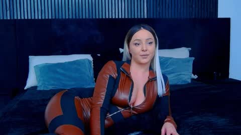 Julia online show from November 20, 4:48 pm