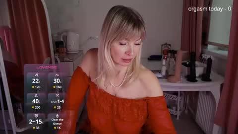 Snapshot of julvilnet chatting on February 22, 5:23 am Julia online show from February 22, 5:23 am