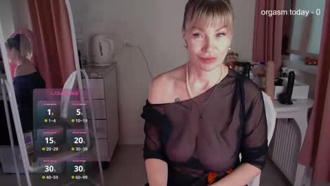 Snapshot of julvilnet chatting on February 24, 5:11 am Julia online show from February 24, 5:11 am