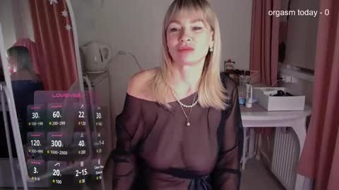 Snapshot of julvilnet chatting on February 3, 5:07 am Julia online show from February 3, 5:07 am