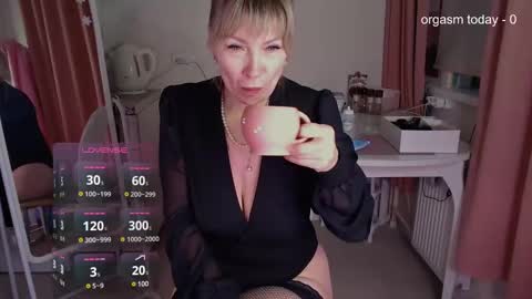 Snapshot of julvilnet chatting on February 7, 5:20 am Julia online show from February 7, 5:20 am
