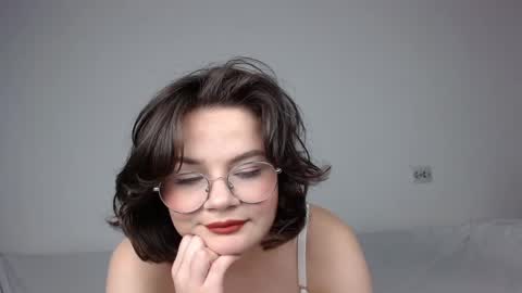 Snapshot of junnewers chatting on February 3, 3:27 pm JunneWers online show from February 3, 3:27 pm