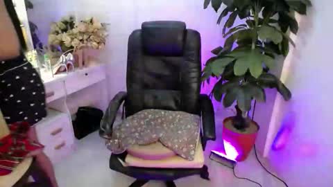 Snapshot of just_aleah chatting on September 25, 11:28 am MY IG aleahgomez17 online show from September 25, 11:28 am