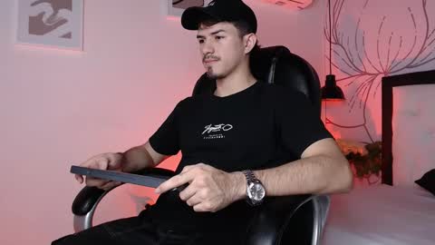 Justin online show from February 9, 8:00 pm