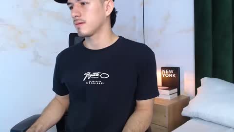 Justin online show from December 1, 7:45 pm