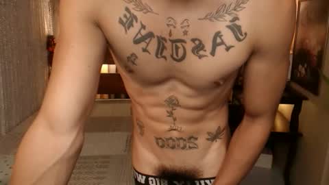 justine_hunk online show from November 11, 9:33 am