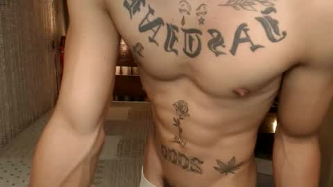 justine_hunk online show from March 15, 6:33 pm