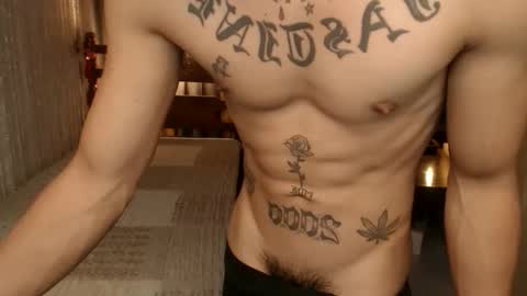 justine_hunk online show from March 21, 5:06 pm