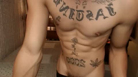 justine_hunk online show from March 12, 10:19 am