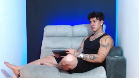 justinfuller_31 online show from December 20, 9:44 pm