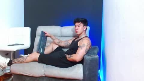 justinfuller_31 online show from March 25, 3:46 am