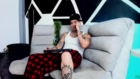 Snapshot of justinfuller_31 chatting on October 23, 4:19 pm justinfuller_31 online show from October 23, 4:19 pm