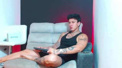 justinfuller_31 online show from February 20, 12:43 am