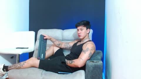 justinfuller_31 online show from March 20, 6:13 pm