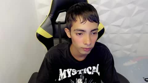 J U S T I N online show from March 4, 6:50 pm