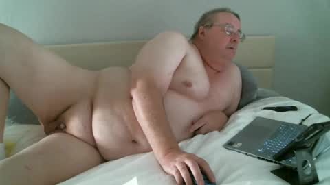 justmedm64 online show from March 3, 9:15 pm