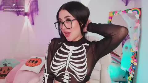 Snapshot of justonecute chatting on October 26, 9:58 pm Emy online show from October 26, 9:58 pm