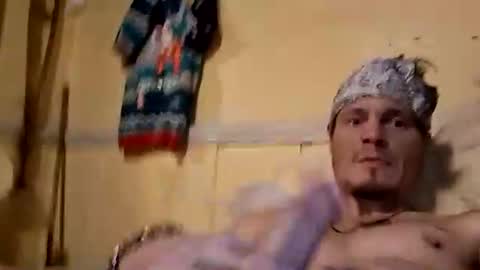 jveillette00p27 online show from December 16, 10:21 am