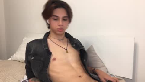 Snapshot of k0sta_32 chatting on December 7, 1:08 am  k0sta online show from December 7, 1:08 am