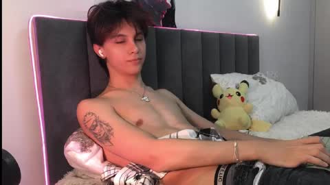 Snapshot of k0sta_32 chatting on February 13, 4:32 am  k0sta online show from February 13, 4:32 am