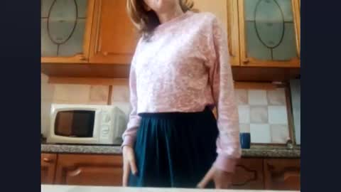 Snapshot of kacilangowski chatting on October 2, 9:41 am Nika online show from October 2, 9:41 am