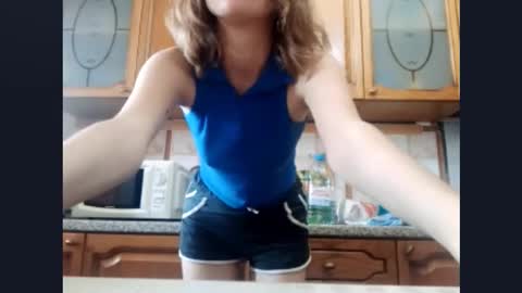 Snapshot of kacilangowski chatting on October 6, 8:21 am Nika online show from October 6, 8:21 am