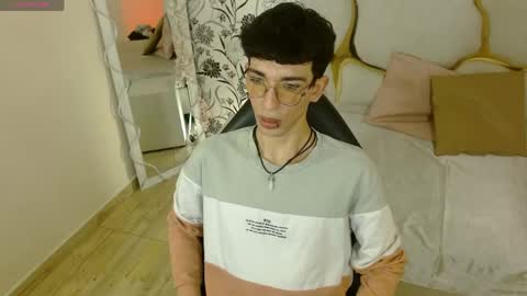 kai_tay1 online show from April 22, 3:02 am