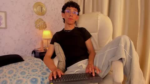 kai online show from March 13, 3:43 am