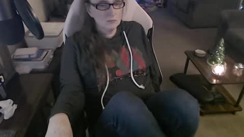 Snapshot of kait331 chatting on December 13, 1:37 am Camprincess331 online show from December 13, 1:37 am